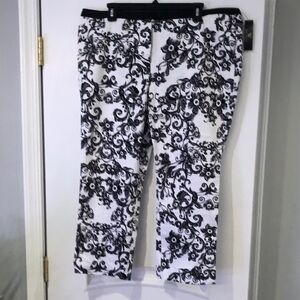 Black and White Floral Capris